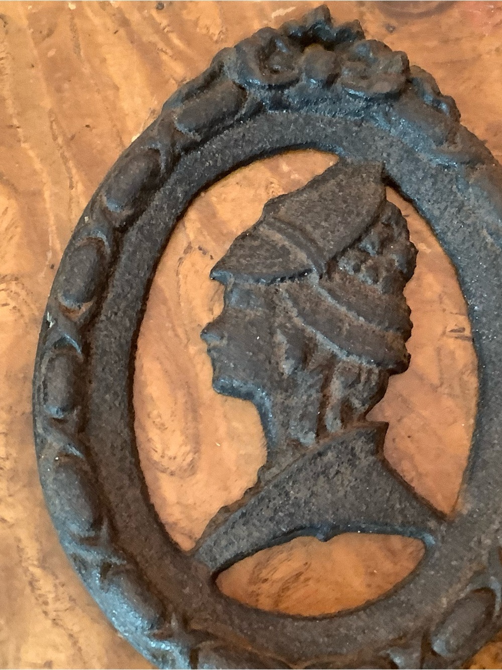 Vintage Wilton Cameo Silhouettes Victorian Man & Woman Set Cast Iron - Picture 5 of 8